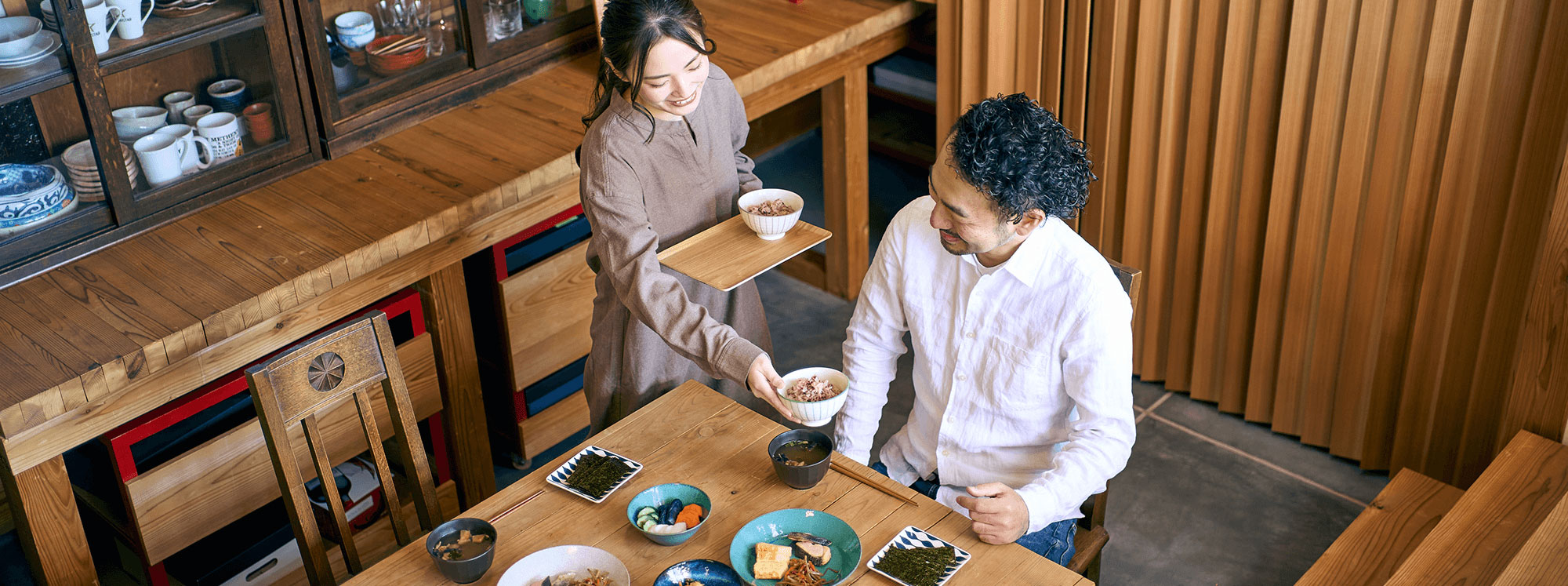 食卓の画像